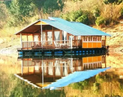 Lumpongdeng Houseboat in Umiam, Meghalaya